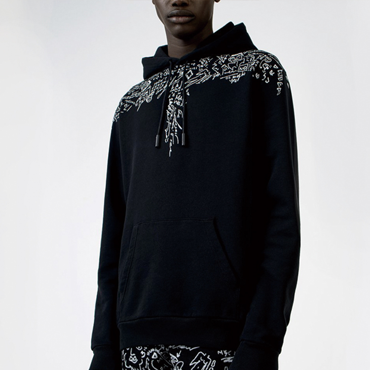 Lookbook Hoodie Lengan Panjang Hitam Lelaki Marcelo Burlon Wing Letters. CMBB007E20FLE0031001