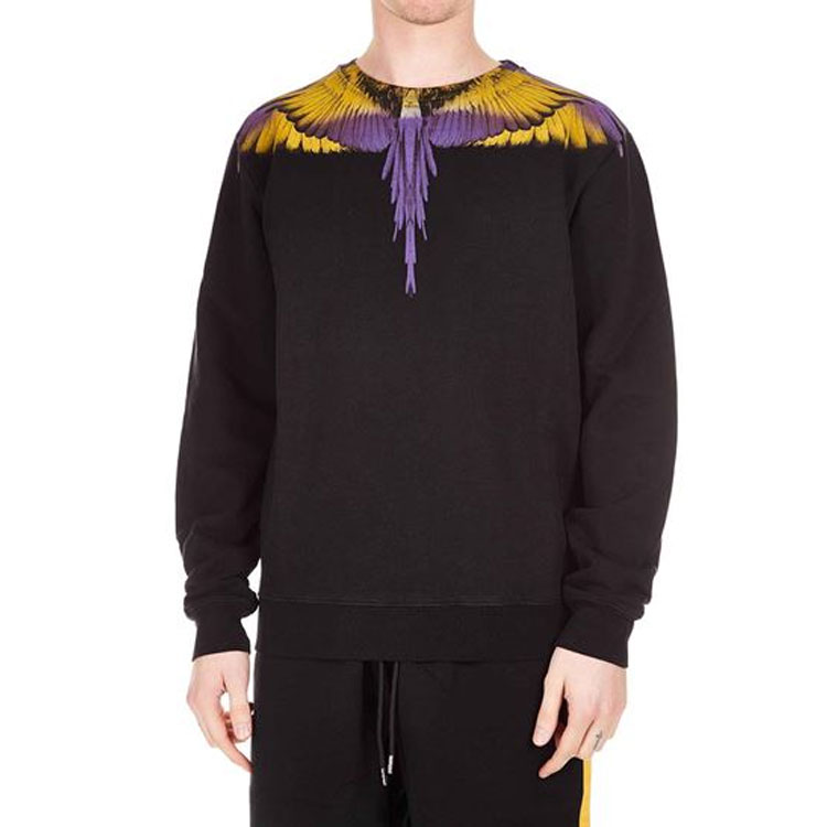 Shop Marcelo Burlon 翅膀印花黑色圆领卫衣 CMBA009R196300181060