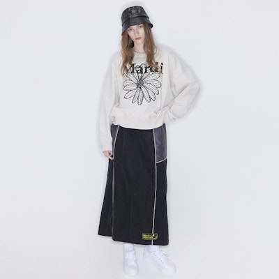 마르디 메크르디 데이지 자수 루즈핏 유니섹스 크루넥 스웨트셔츠 MBB8MSWSP091 3