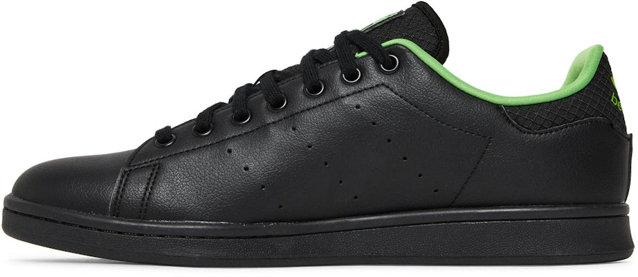 Marvel x adidas Stan Smith 'Hulk' Sepatu Anak-anak GZ5993 Lookbook Marvel x adidas Stan Smith 'Hulk' Sepatu Anak-anak GZ5993