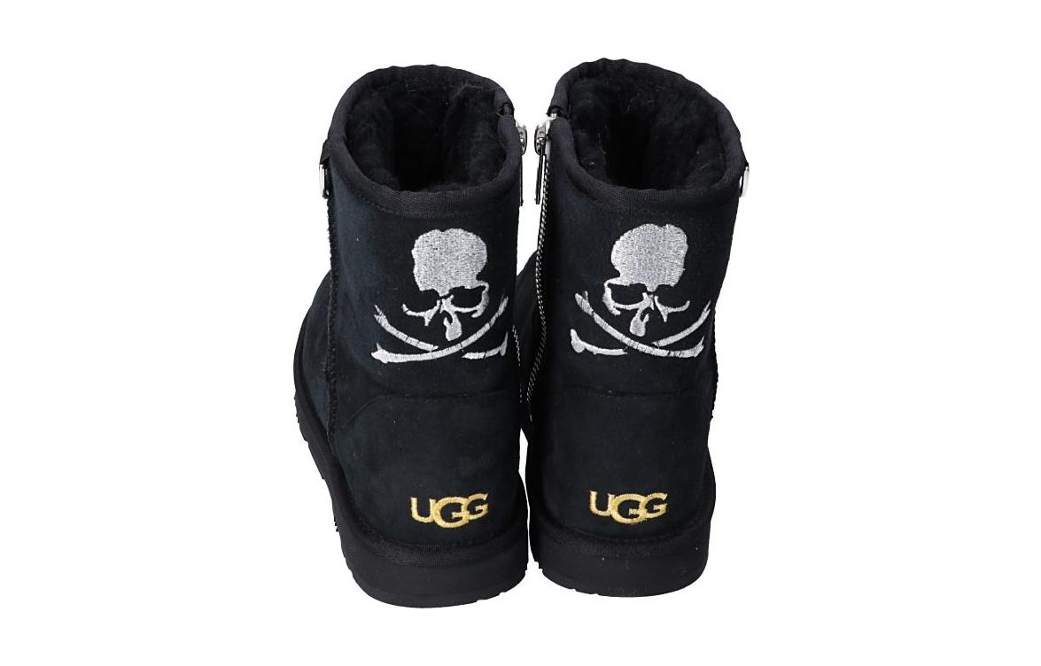 Shop MASTERMIND WORLD x UGG 羊皮 舒適保暖 短中筒 雪地靴 男款 黑色