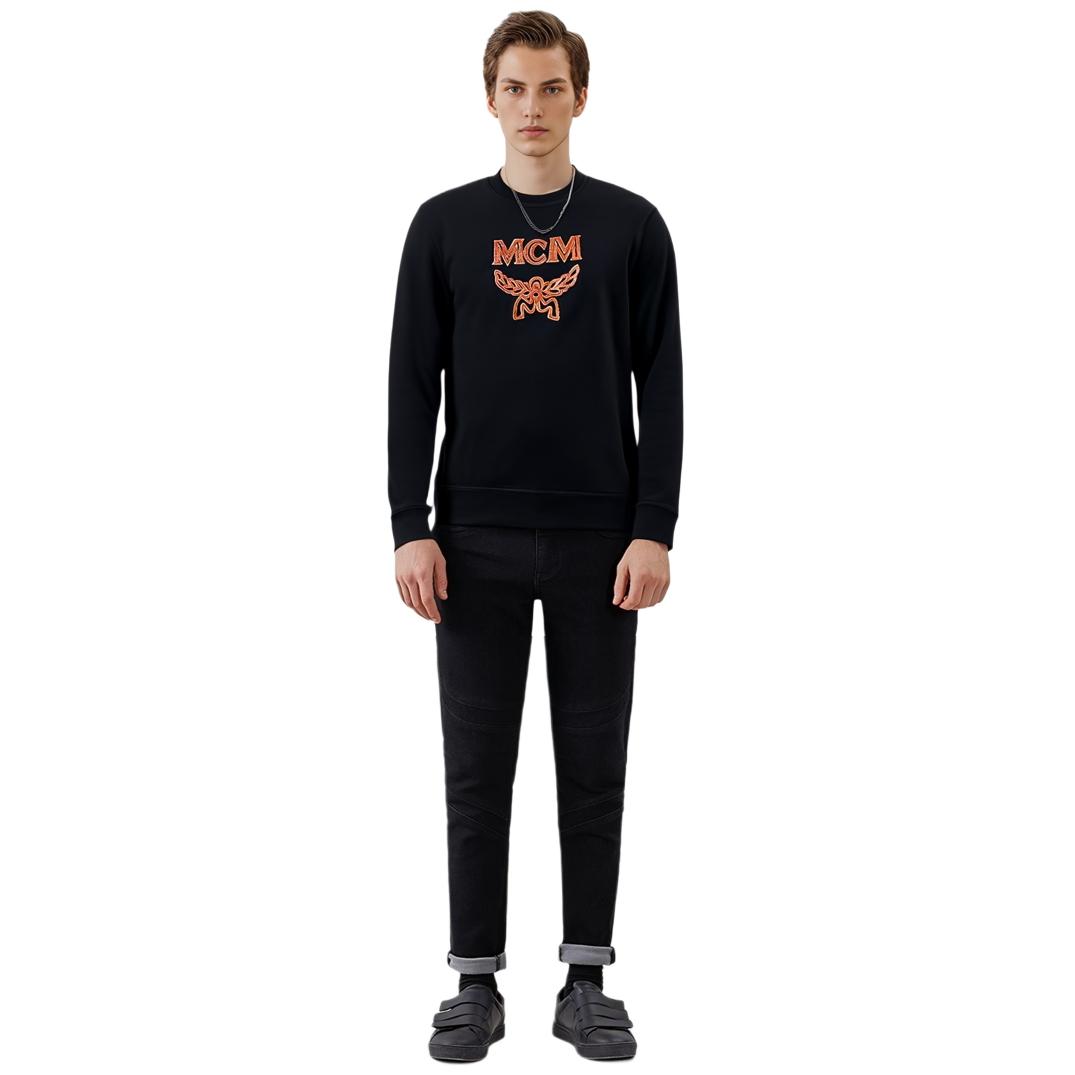 Shop MCM 1976系列黑色刺繡Logo圓領長袖衛衣 MHAASMM01BK001