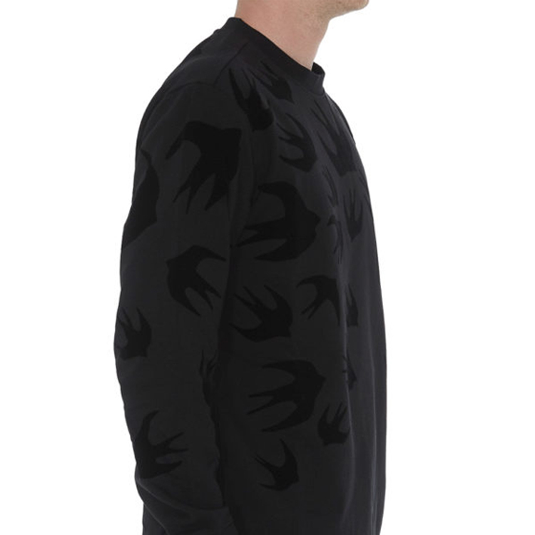 Shop 맥큐 알렉산더 맥퀸 블랙 벨벳 제비 프린트 스웻셔츠 545415-RLT74-1000