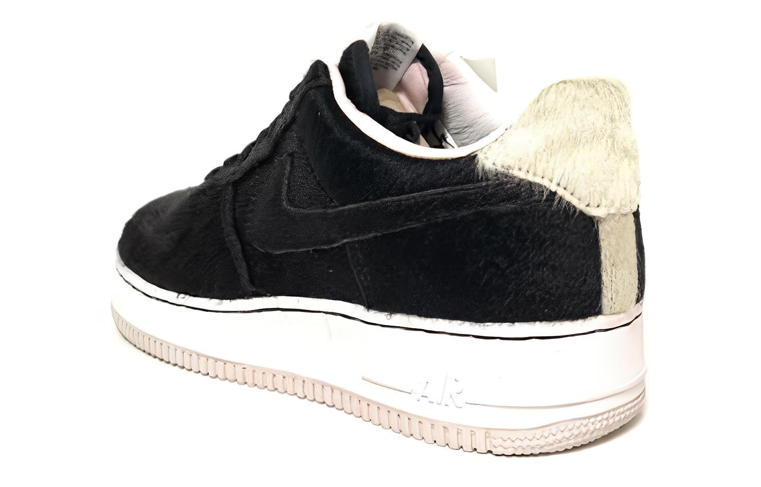 Shop 메디콤 x 나이키 에어포스 1 로우 프리미엄 '베어브릭' 318775-017