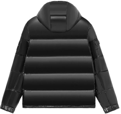 Michael Kors FW23 Jaket Tebal Quilted Hooded Puffer Solid MC69103-001 Lookbook Michael Kors FW23 Jaket Tebal Quilted Hooded Puffer Solid MC69103-001