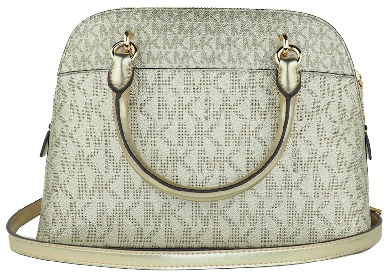 Lookbook 迈克高仕Jet Set中号托特包浅金色