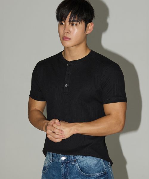 Lookbook MICHIKO LONDON SPORTS Waffle Henry Neck Muscle Fit Short Sleeve T-Shirt Black MS26ST13BK