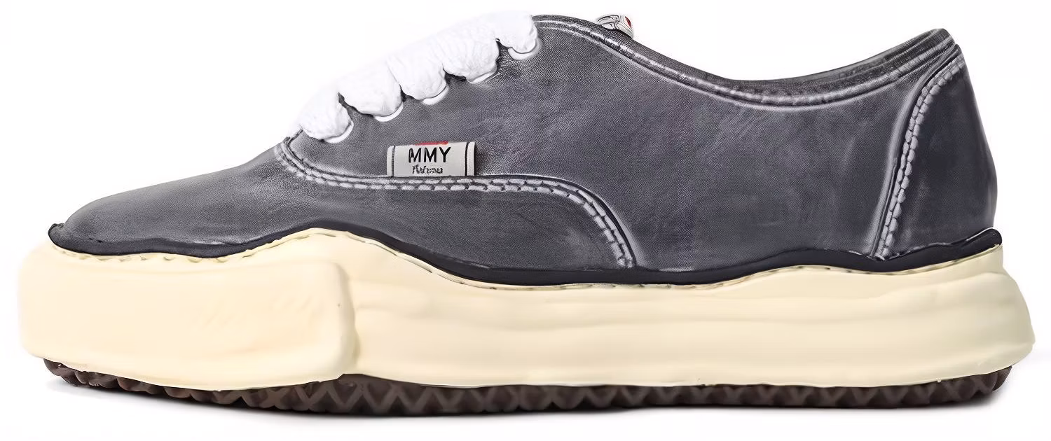mihara-yasuhiro-baker-black-leather-low-top-lace-up-fashion-sneakers-a09-fw-728-black