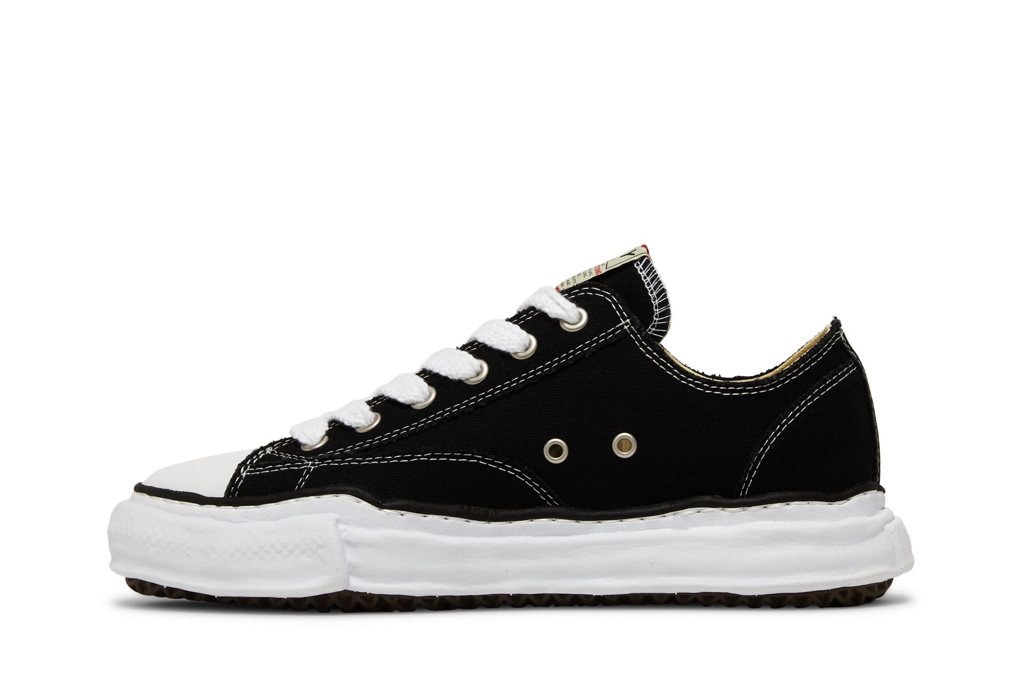 Shop MIHARA YASUHIRO Maison Peterson OG帆布低帮鞋'黑色' A01FW702-BLK