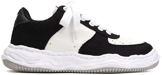 Maison Mihara Yasuhiro Wayne OG Sole Canvas Rendah 'Hitam Putih' A10FW720 Order Maison Mihara Yasuhiro Wayne OG Sole Canvas Rendah 'Hitam Putih' A10FW720