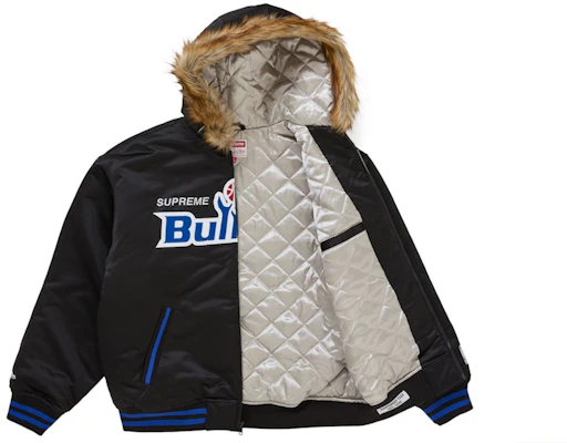 Mitchell & Ness x Supreme 联名黑色队标连帽缎面棒球夹克 Order Mitchell & Ness x Supreme 联名黑色队标连帽缎面棒球夹克