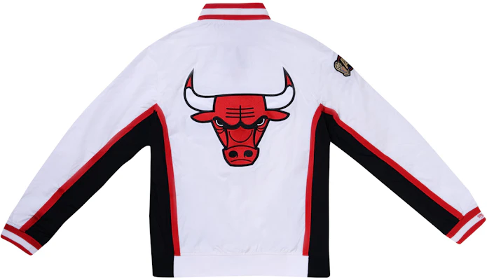 Mitchell Ness 98-99 芝加哥公牛復古外套 白色 男女棒球風格款 AWJK4953-CBU98PPPWHIT Lookbook Mitchell Ness 98-99 芝加哥公牛復古外套 白色 男女棒球風格款 AWJK4953-CBU98PPPWHIT