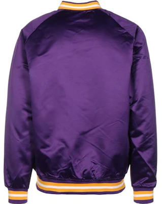 Mitchell & Ness 洛杉磯湖人復古紫色長袖外套 男款冬季穿搭 STJKMG18013-LALPURP Lookbook Mitchell & Ness 洛杉磯湖人復古紫色長袖外套 男款冬季穿搭 STJKMG18013-LALPURP