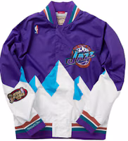 Shop Mitchell & Ness 97-98 爵士復古外套 藍白配色 男女休閒款式 AWJKAC19040-UJARTPR97