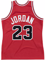Lookbook Mitchell & Ness NBA 85-86 芝加哥公牛隊喬丹 #23 紅色復古球衣 (男款)。 AJY4CP19010-CBUSCAR85MJO