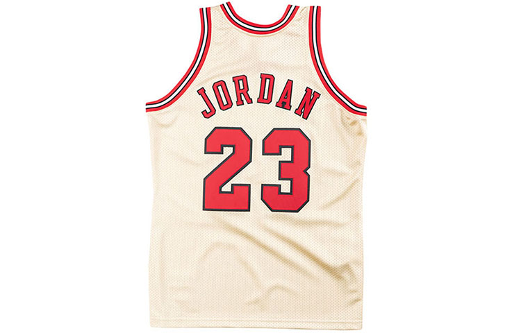 Lookbook Mitchell & Ness NBA Bulls 1995-96 Michael Jordan Retro Jersey Emas Unisex NNBJMM18773-CBUGOLD95MJO