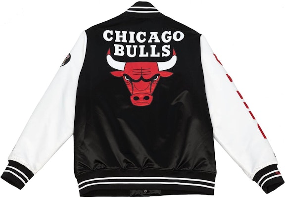 Mitchell Ness Mitchell & Ness NBA Chicago Bulls Retro Satin Varsity Jacket Black/White Unisex. OJBF4854-CBUYYPPPBKWH Lookbook Mitchell Ness Mitchell & Ness NBA Chicago Bulls Retro Satin Varsity Jacket Black/White Unisex. OJBF4854-CBUYYPPPBKWH
