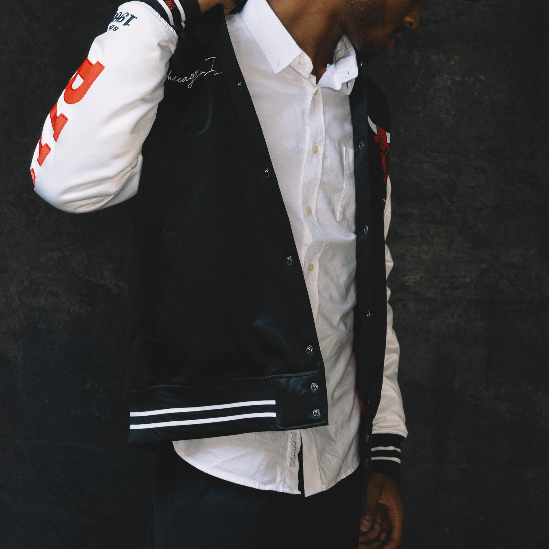 Shop ミッチェル＆ネス NBA シカゴブルズ レトロ サテン バーシティ ジャケット ブラック/ホワイト ユニセックス. OJBF4854-CBUYYPPPBKWH