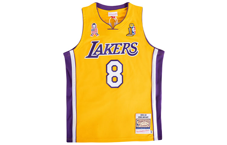 Mitchell Ness Mitchell & Ness NBA Lakers Kobe Bryant #8 Retro Jersey Yellow 01-02 Season Unisex. AJY41159-LAL01KBRLTGD