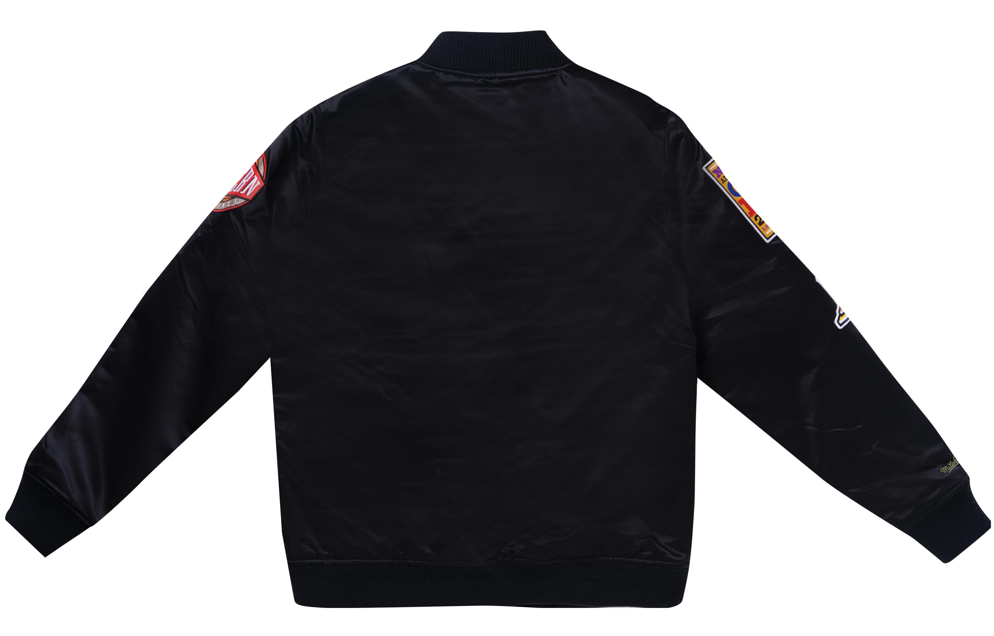 Lookbook ミッチェル＆ネス NBA レイカーズ ロゴ サテン バーシティ ジャケット ブラック レトロスタイル. OJZP5129-LALYYPPPBLCK