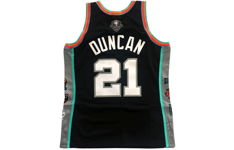 Lookbook Mitchell & Ness 馬刺 Tim Duncan #21 復古球衣 黑色名人堂特別版。 SMJYCP20031-SASBLCK97TDU