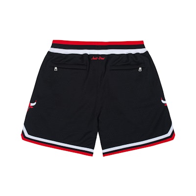 Mitchell & Ness x Just Don FW23 Chicago Bulls Seluar Pendek Hitam Unisex. PFSW6977-CBUYYPPPBKRD Lookbook Mitchell & Ness x Just Don FW23 Chicago Bulls Seluar Pendek Hitam Unisex. PFSW6977-CBUYYPPPBKRD