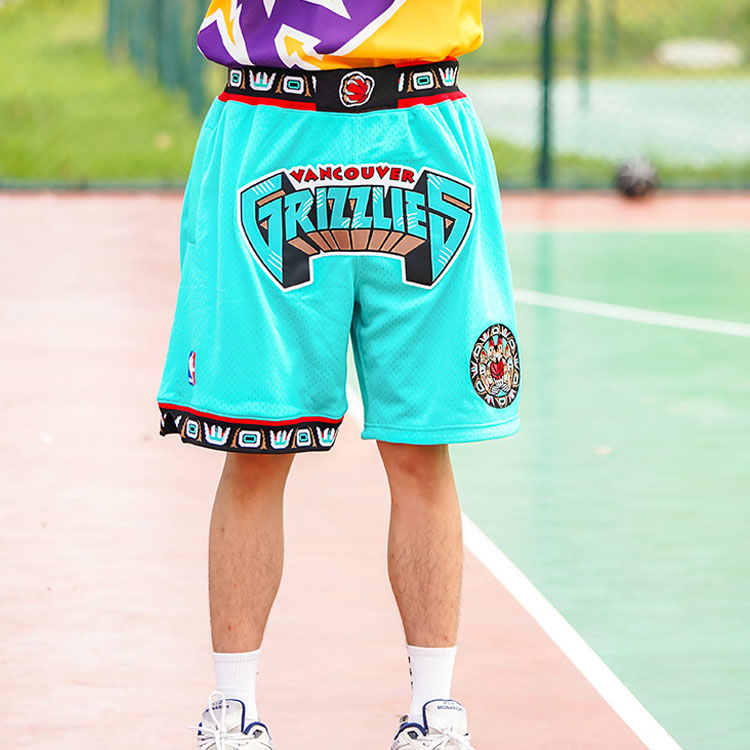 Shop ミッチェル＆ネス x ジャストドン グリズリーズ レトロ ミドル丈 バスケショーツ メンズ SHORDL20019-VGRTEAL95