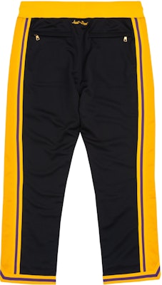 Mitchell & Ness x Just Don Lakers Celana Jogger Pria Hitam Kuning Logo. JOGGMO21291-LALBKYW Lookbook Mitchell & Ness x Just Don Lakers Celana Jogger Pria Hitam Kuning Logo. JOGGMO21291-LALBKYW