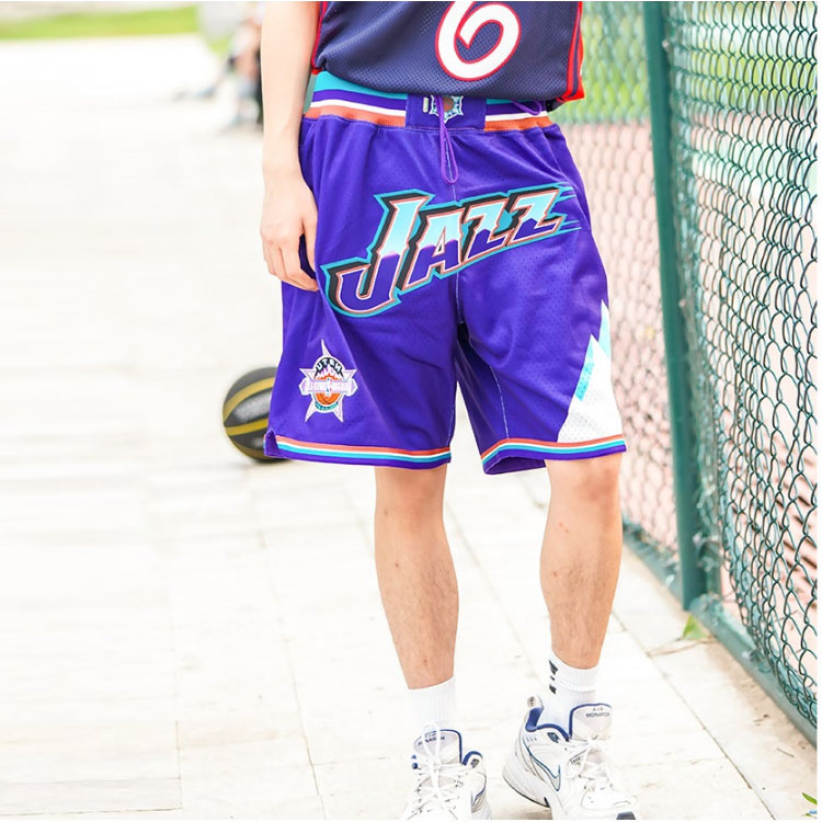 Shop ミッチェル&ネス x ジャストドン NBA レトロ ジャズ バスケ ショーツ ユニセックス ブルー. SHORDL20020-UJAPURP96