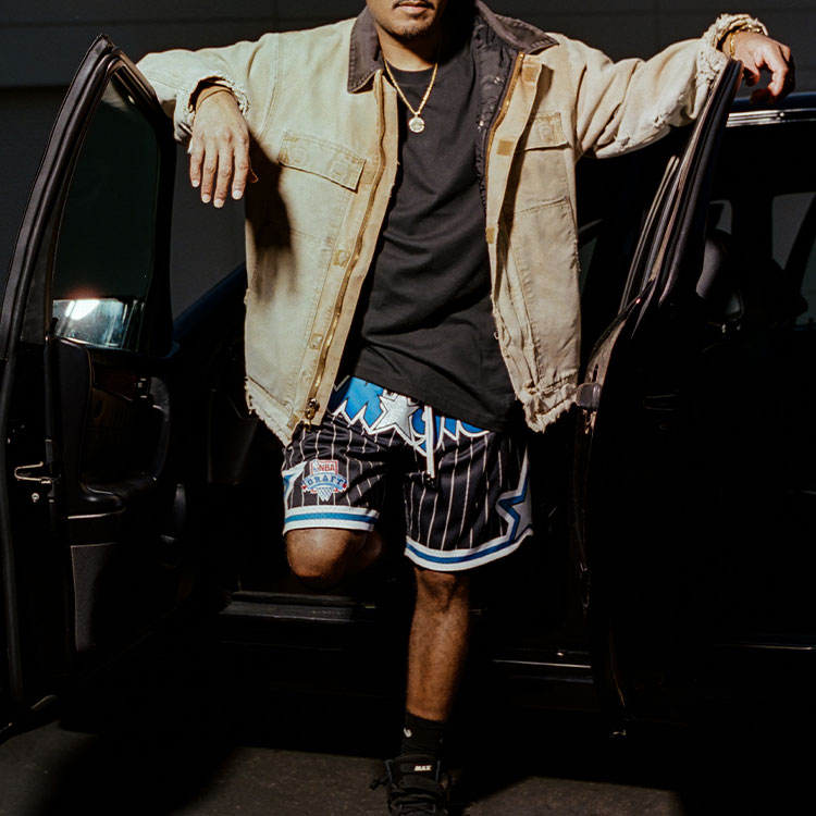 Shop ミッチェル＆ネス x ジャストドン オーランドマジック 1993-94 レトロ ロゴ バスケショーツ ブラック SHORMO22019-OMABKYW93