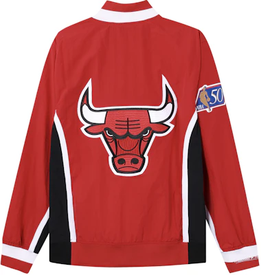 Mitchell Ness x NBA 50th Chicago Bulls Retro V-Leher Jaket 96-97 Merah Unisex AWJKGS18509-CBURED196 Lookbook Mitchell Ness x NBA 50th Chicago Bulls Retro V-Leher Jaket 96-97 Merah Unisex AWJKGS18509-CBURED196
