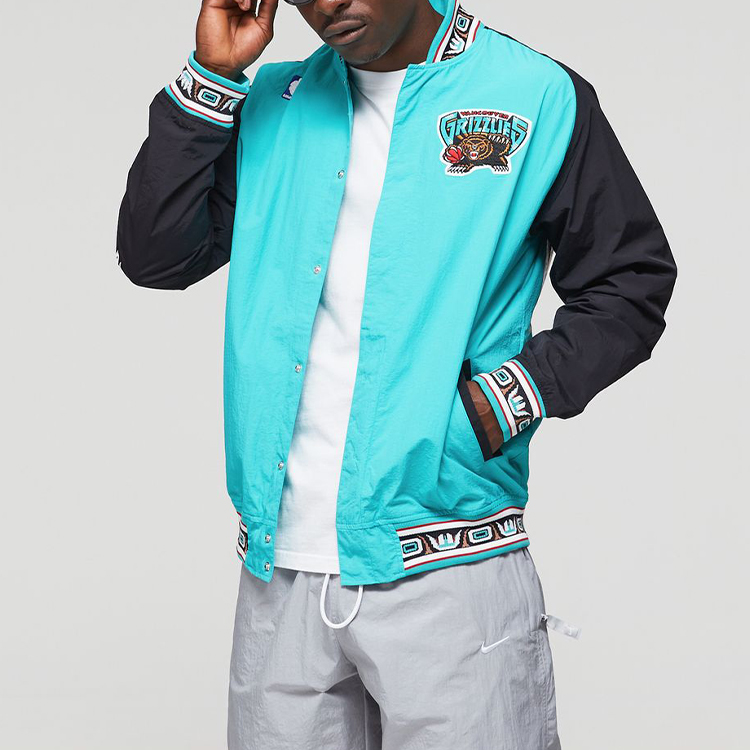 Shop Mitchell Ness x NBA 溫哥華灰熊隊暖身外套 天空藍 男女通用 AWJKGS18063-VGRTEAL95