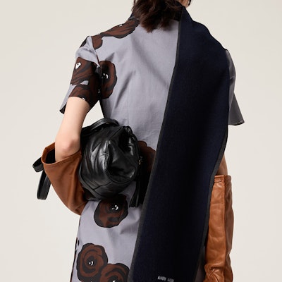 ミュウミュウ カシミア ニット スカーフ ユニセックス カップル用 ブラック 5FS084_15RK_F095J Lookbook ミュウミュウ カシミア ニット スカーフ ユニセックス カップル用 ブラック 5FS084_15RK_F095J