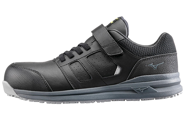 Mizuno Almighty AS 2 'Black Low-Top' F1GA220109