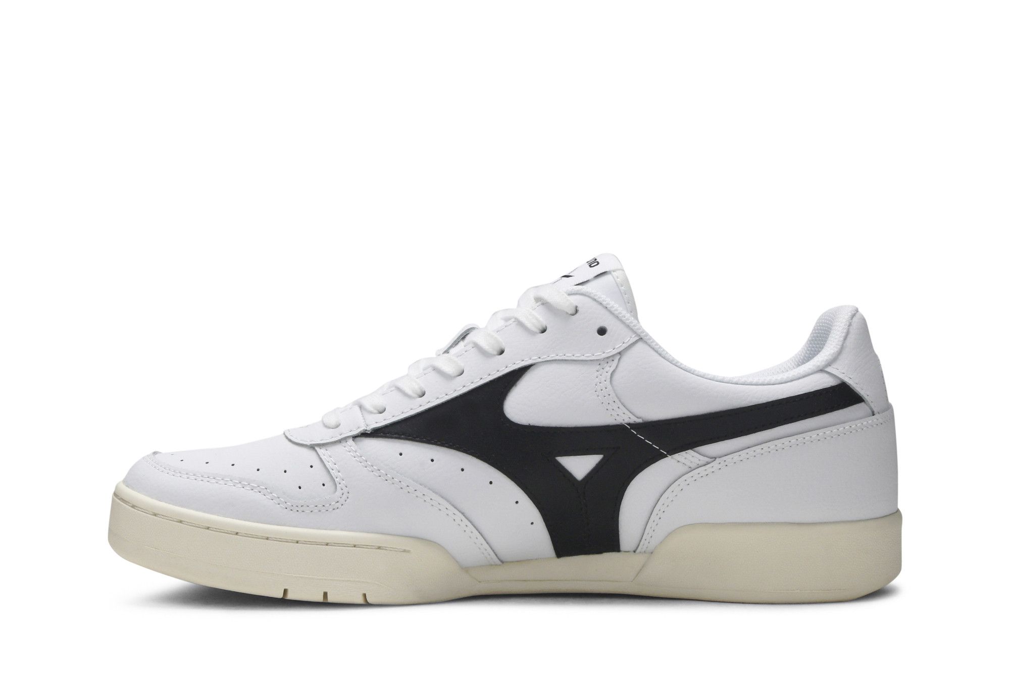 Lookbook Mizuno City Wind ''Bianco Nero'' D1GA191710