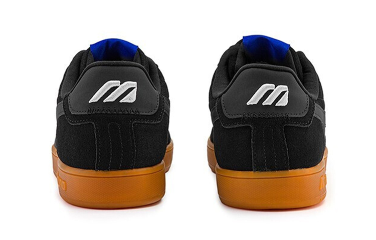 Shop Mizuno Court Lite Ec 'Negro Gum' D1GH213603
