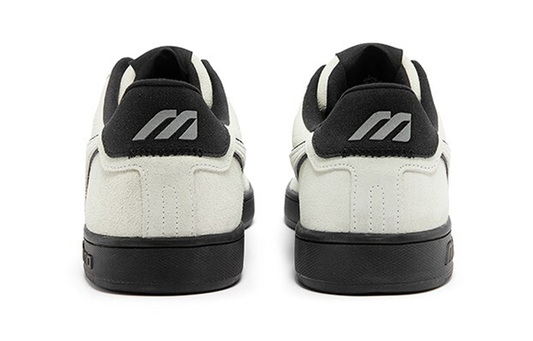 Shop Mizuno Court Lite Ec ''Weiß Schwarz'' D1GH221401
