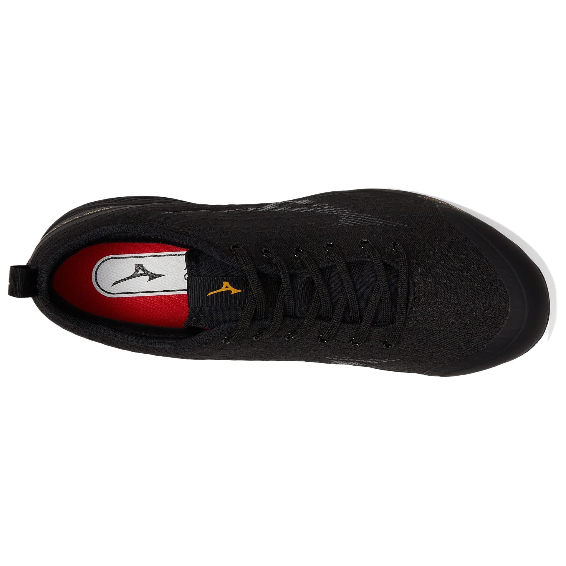 Lookbook Mizuno Dominant 4 Low ''Triple Black'' Sneakers Zwart 320667-9090