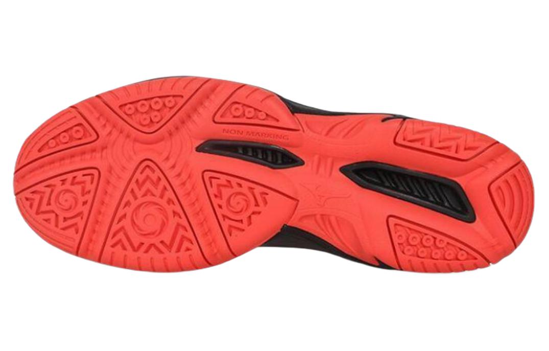 Shop 美津濃減震防滑低筒羽毛球鞋 男女款 銀黑色