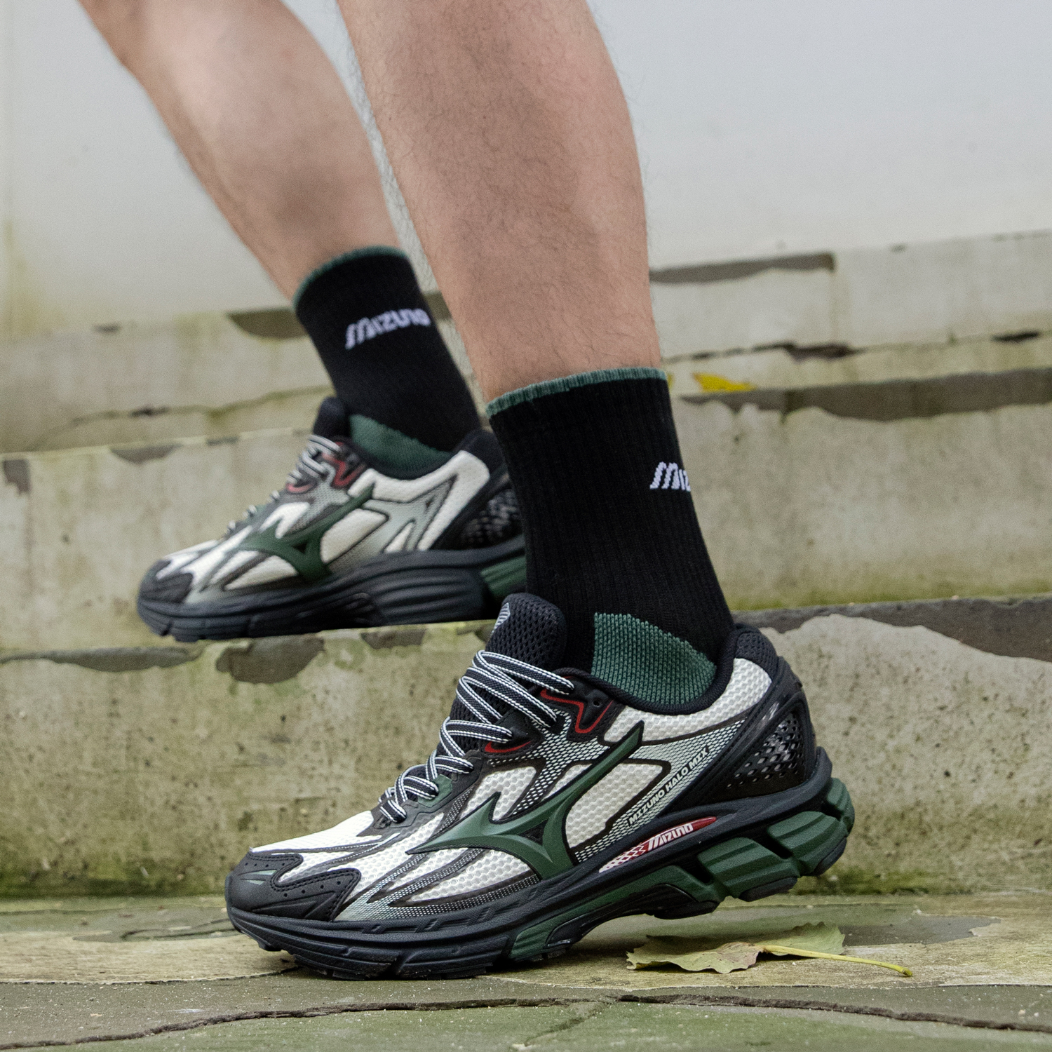 Sizing Mizuno HALO MIX 舒適百搭 潮流 山系戶外 防滑透氣 緩震回彈 低筒 跑步鞋 男女同款 白黑