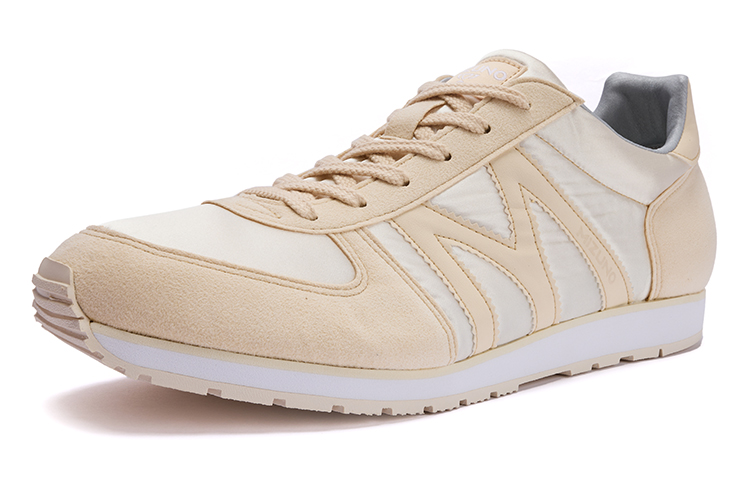 Lookbook Mizuno Sepatu Lari LowTop Buatan Tangan 'Beige Putih' D1GF222002