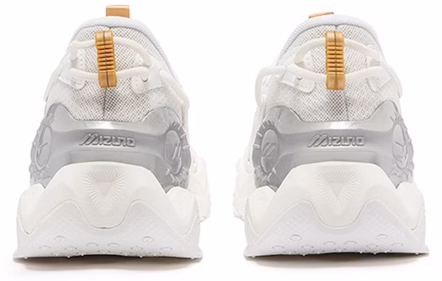 Mizuno 鯉魚 2K 新年系列 錦鯉掛飾 低筒 運動休閒鞋 男女款 白銀金 Shop Mizuno 鯉魚 2K 新年系列 錦鯉掛飾 低筒 運動休閒鞋 男女款 白銀金