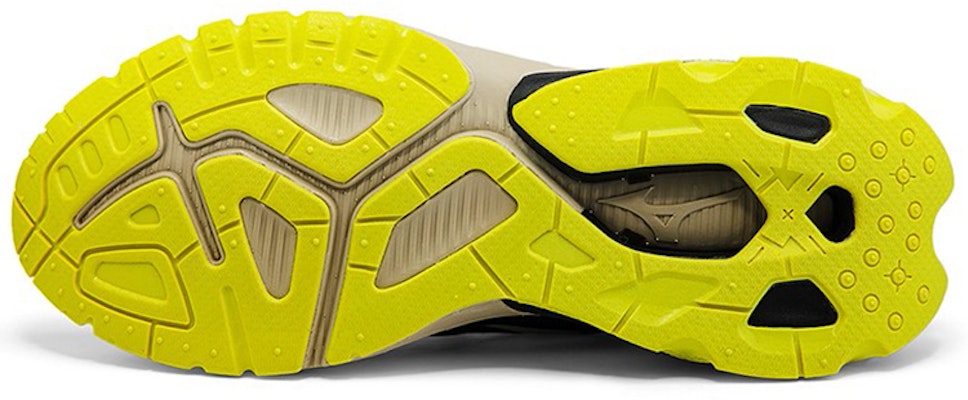 Mizuno KOI 2K 新年系列 錦鯉掛飾 耐磨低筒運動休閒鞋 男女款 白黃黑 Purchase Mizuno KOI 2K 新年系列 錦鯉掛飾 耐磨低筒運動休閒鞋 男女款 白黃黑