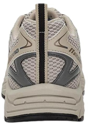 Mizuno LG 2000 耐磨防滑 低筒 跑步鞋 男女款 卡其灰 Shop Mizuno LG 2000 耐磨防滑 低筒 跑步鞋 男女款 卡其灰