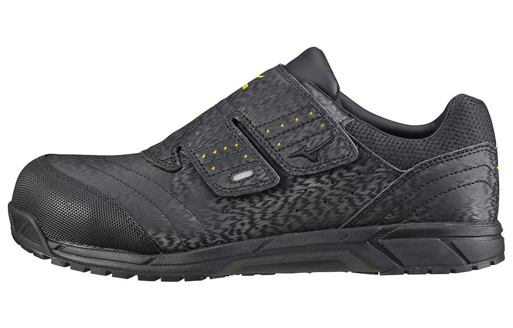 Mizuno Low Top 'Black' C1GA181109