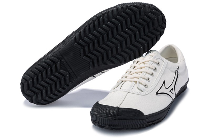 Purchase Mizuno Herren Canvas Schuhe ''Weiß Schwarz'' D1CR190109