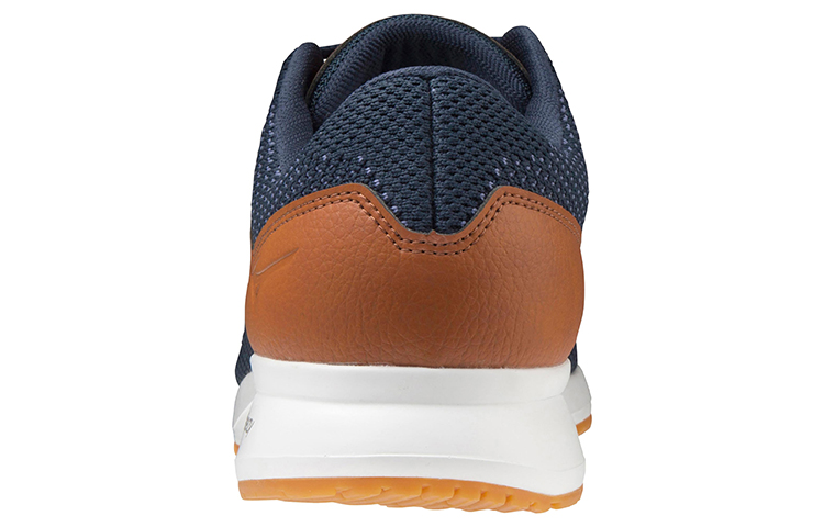 Shop Mizuno Me-01 復古運動休閒鞋 藍棕色