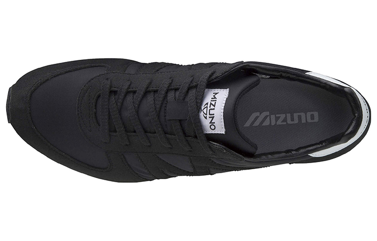 Lookbook Mizuno MR1 'Hitam Putih' D1GA196011
