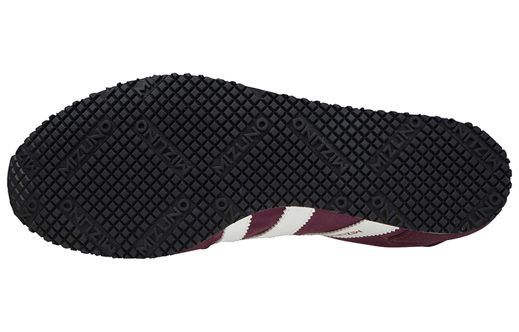 Purchase Mizuno MR1 Slip On D1GF211605