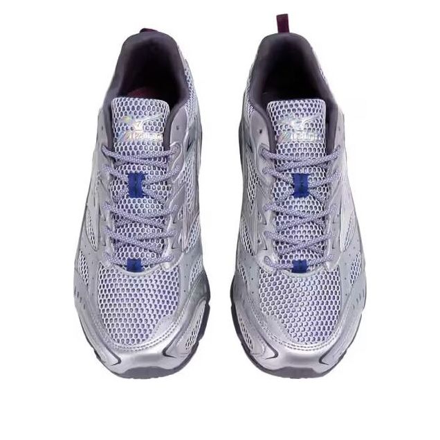 Lookbook Mizuno MXR ''Space Pack - Silver'' Sepatu Sneakers Perak D1GA255301